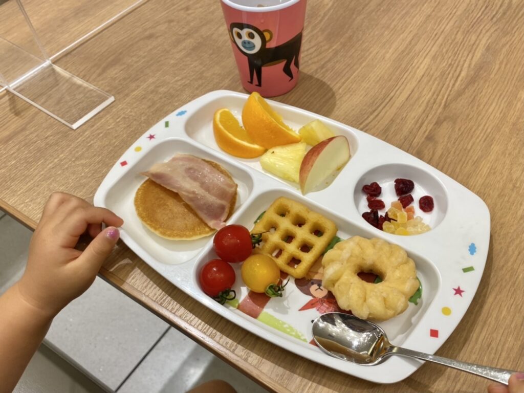 ヒルトン東京ベイの子供の朝食プレート