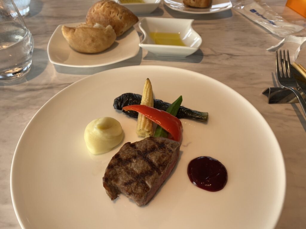 琵琶湖マリオットホテルのディナーのメイン料理